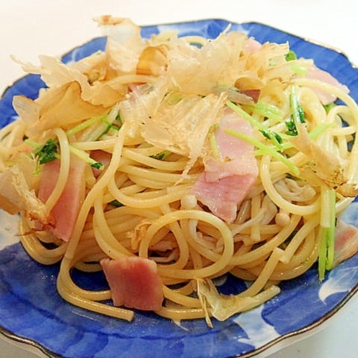 ベーコンと豆苗とえのき茸の和風パスタ